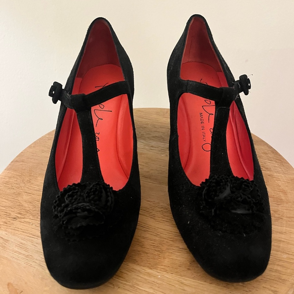 Pas de Rouge Retro Style T Strap Pumps Black Suede 39 US 8.5